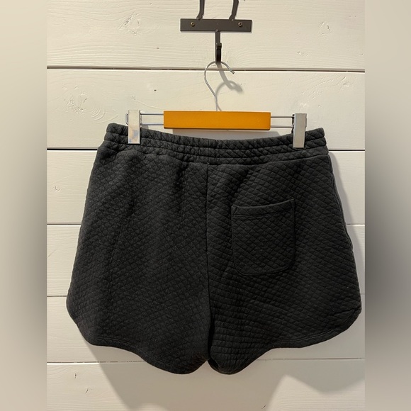 LIVØM Quilted Grey Lounge Shorts – Size M🩶 - Picture 8 of 8